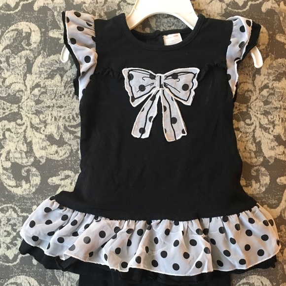 Wonderkids Other - Two-piece girls bow and ruffle outfit